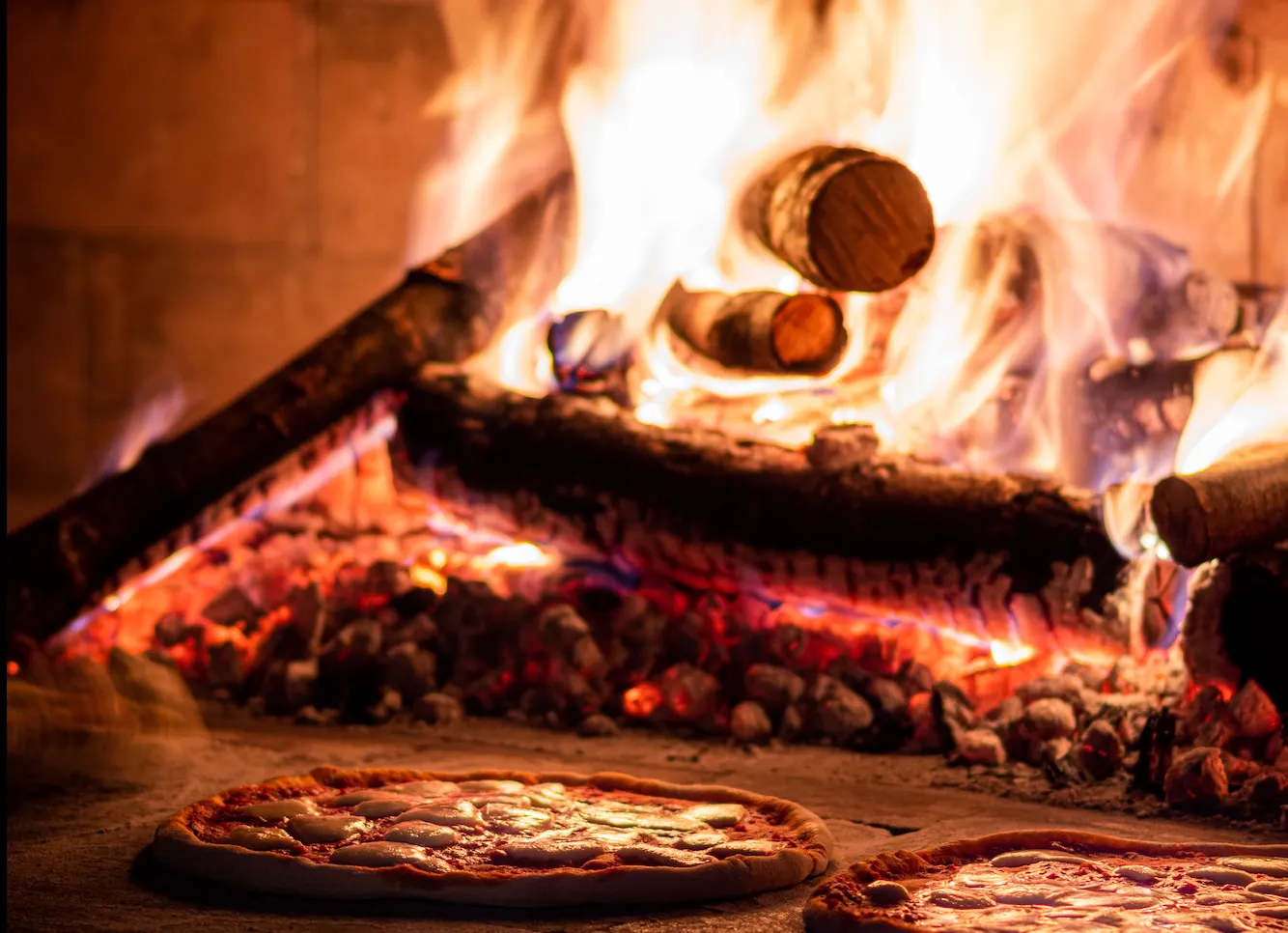 Après-ski wood fired pizza