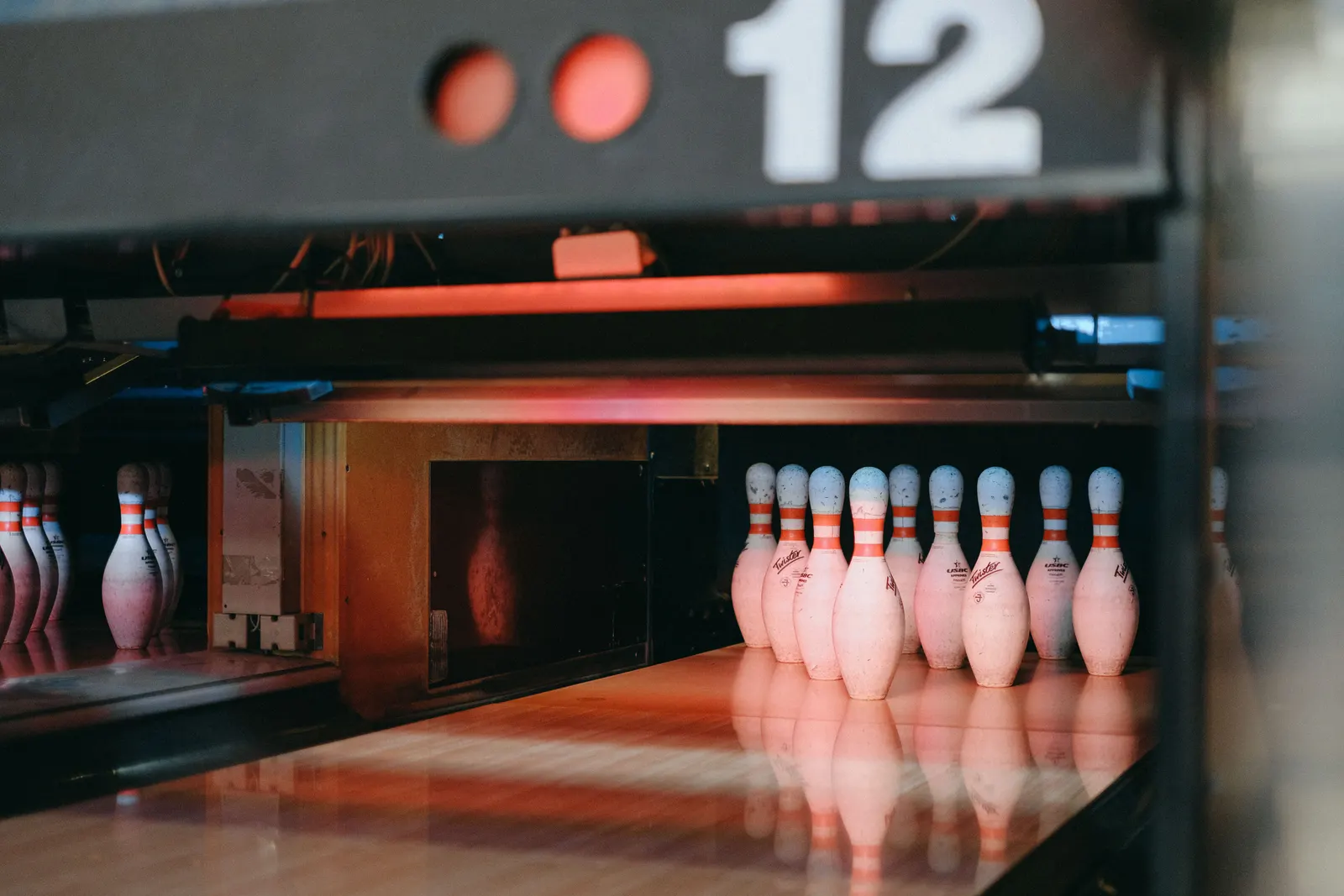 Bowling alley lane